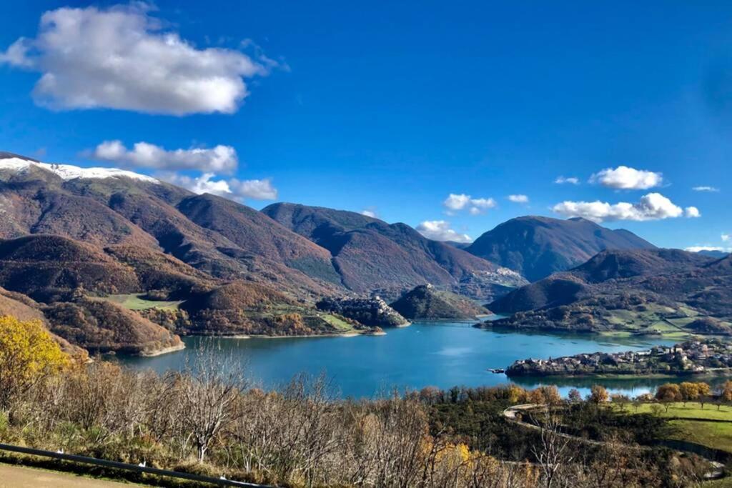 Stanza Con Terrazzo Vista Lago - Lakeholiday 카스텔 디 토라 외부 사진