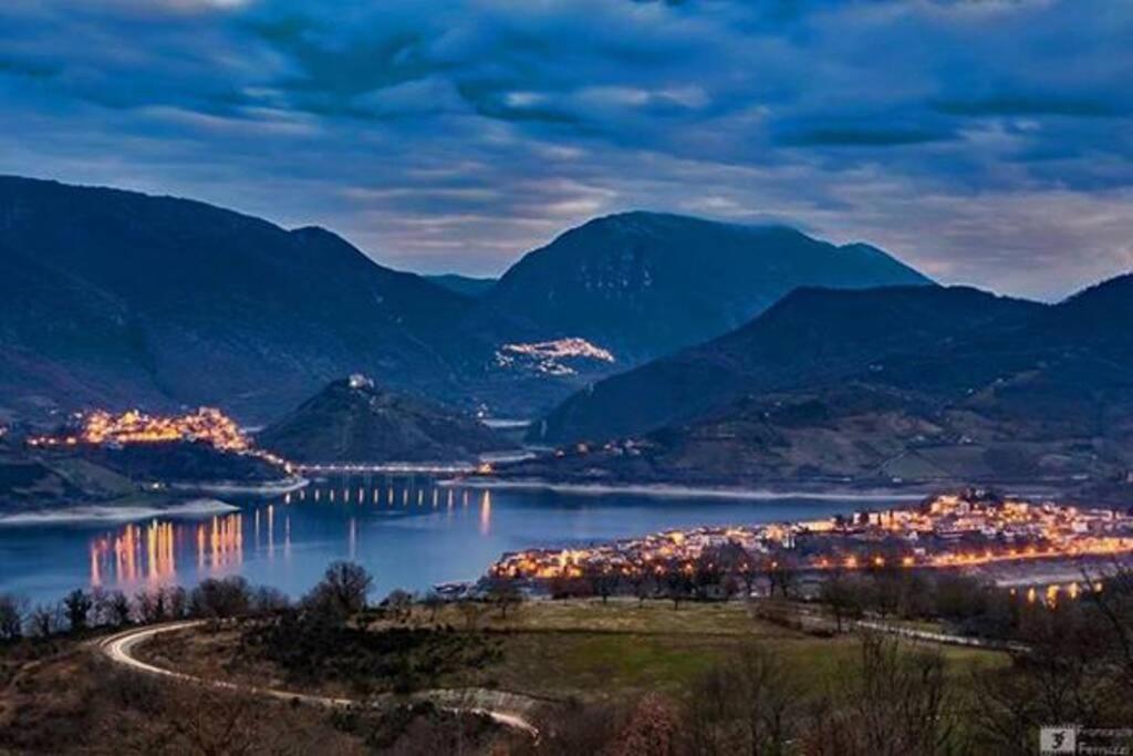 Stanza Con Terrazzo Vista Lago - Lakeholiday 카스텔 디 토라 외부 사진